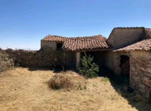 Casa rural de piedra pendiente de rehabilitación integral en Alfaraz de Sayago, Zamora